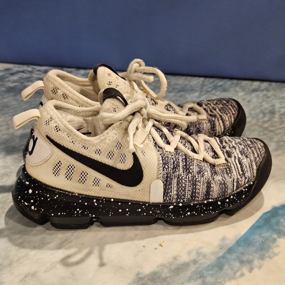 Nike KD 9 Boys Basketball Shoes White Black Size 13 No Insoles